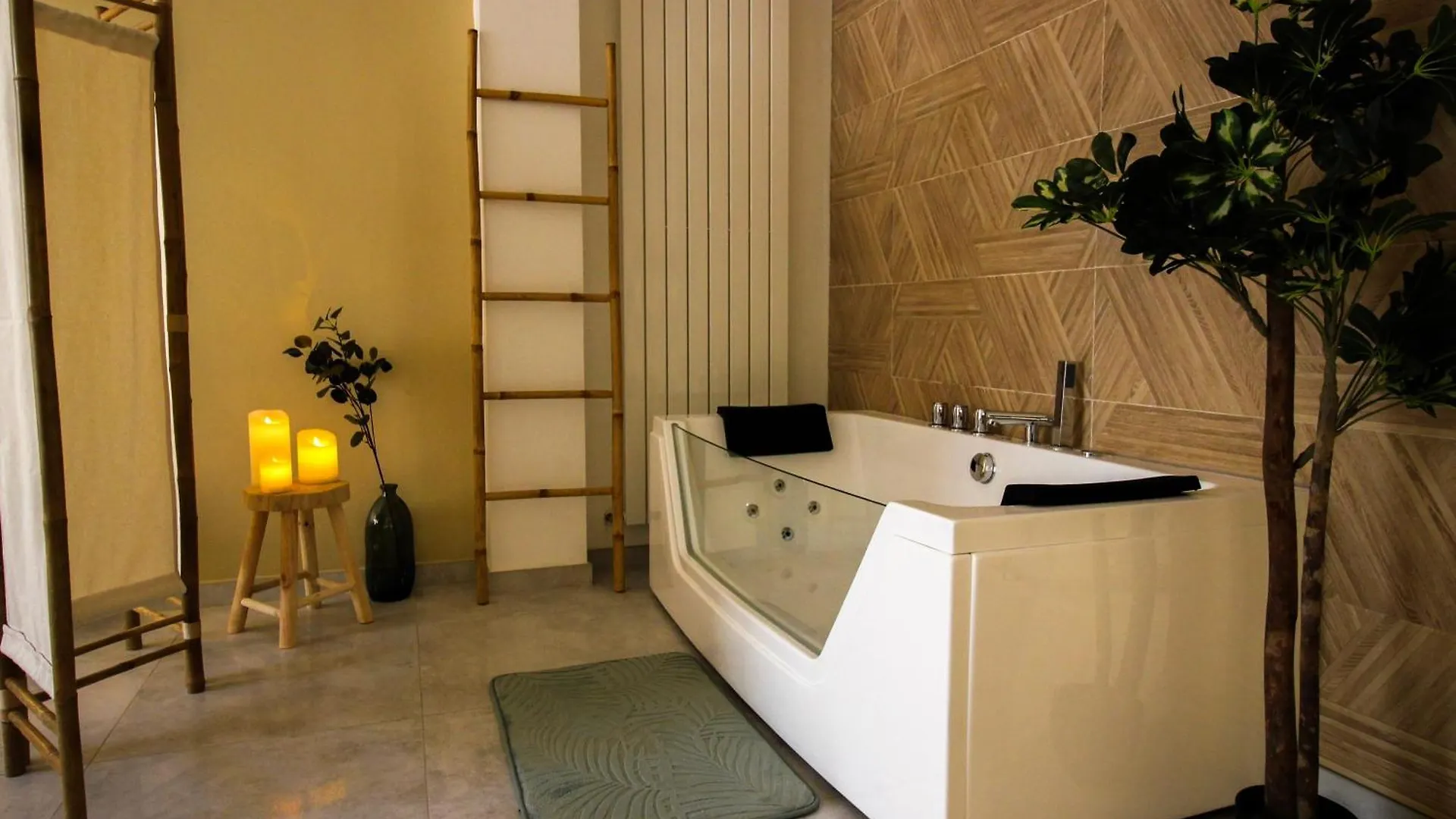 Foch Cocon Romantique Avec Spa A Deux Pas Des Vagues Antibes