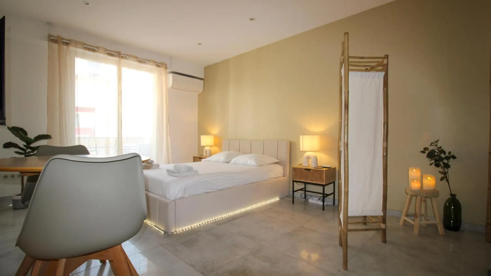 Foch Cocon Romantique Avec Spa A Deux Pas Des Vagues Antibes 0*,  France