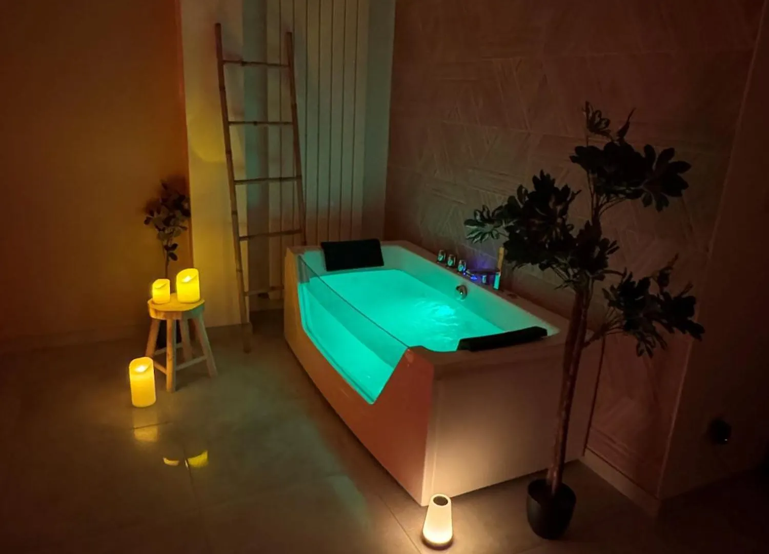 Apartment Foch Cocon Romantique Avec Spa A Deux Pas Des Vagues Antibes